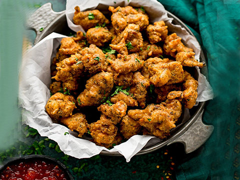 chicken pakora made with chicken and basen